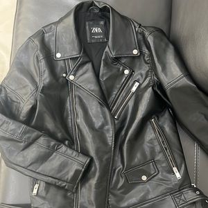 COPY - ZARA BLACK LEATHER JACKET SIZE MEDIUM